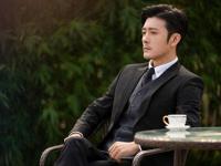 亲妈是导演，干妈是导演，20年都捧不红的他，却在改名后火了